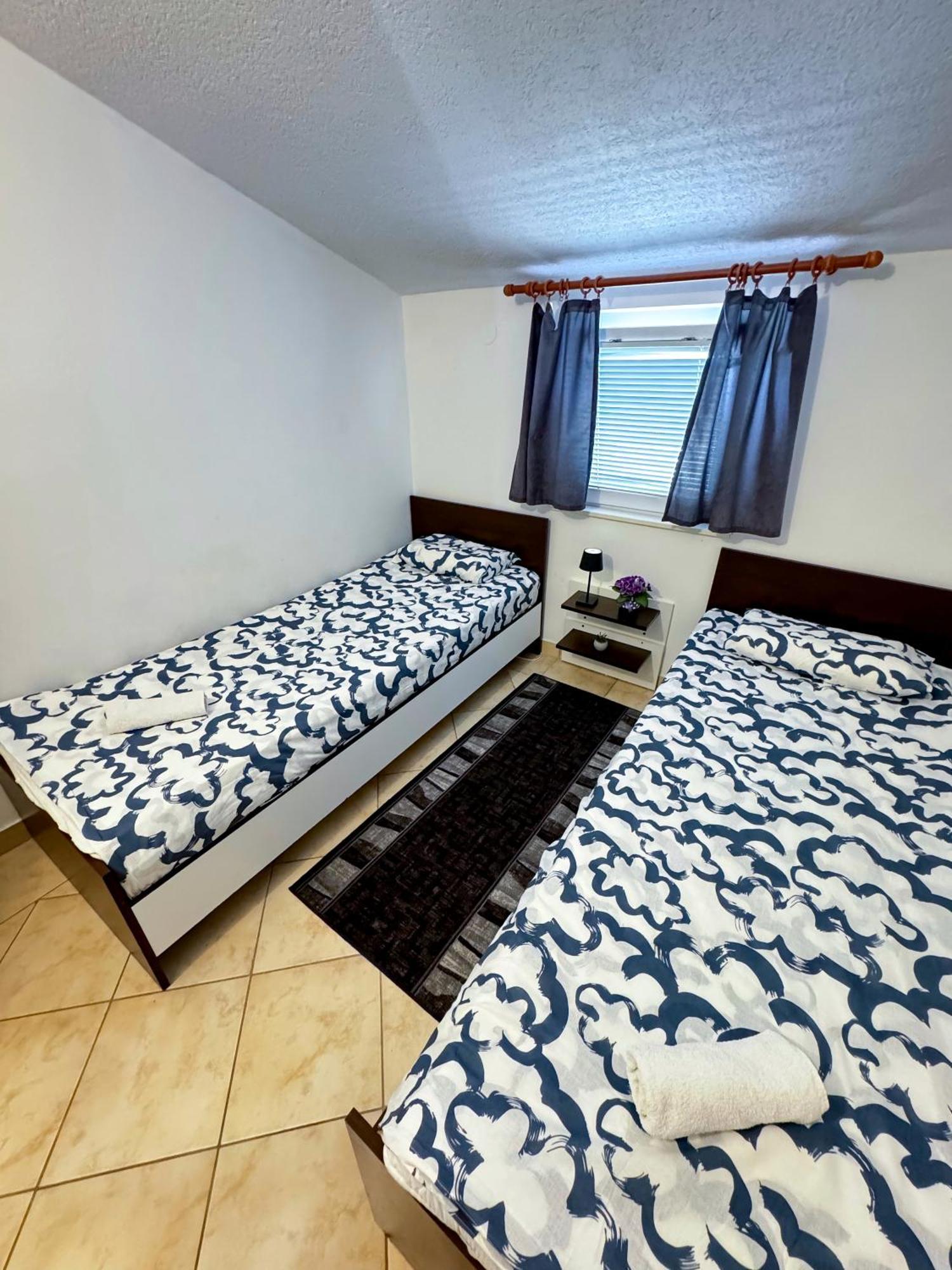 Apartmani Cvangic Vir Exterior foto